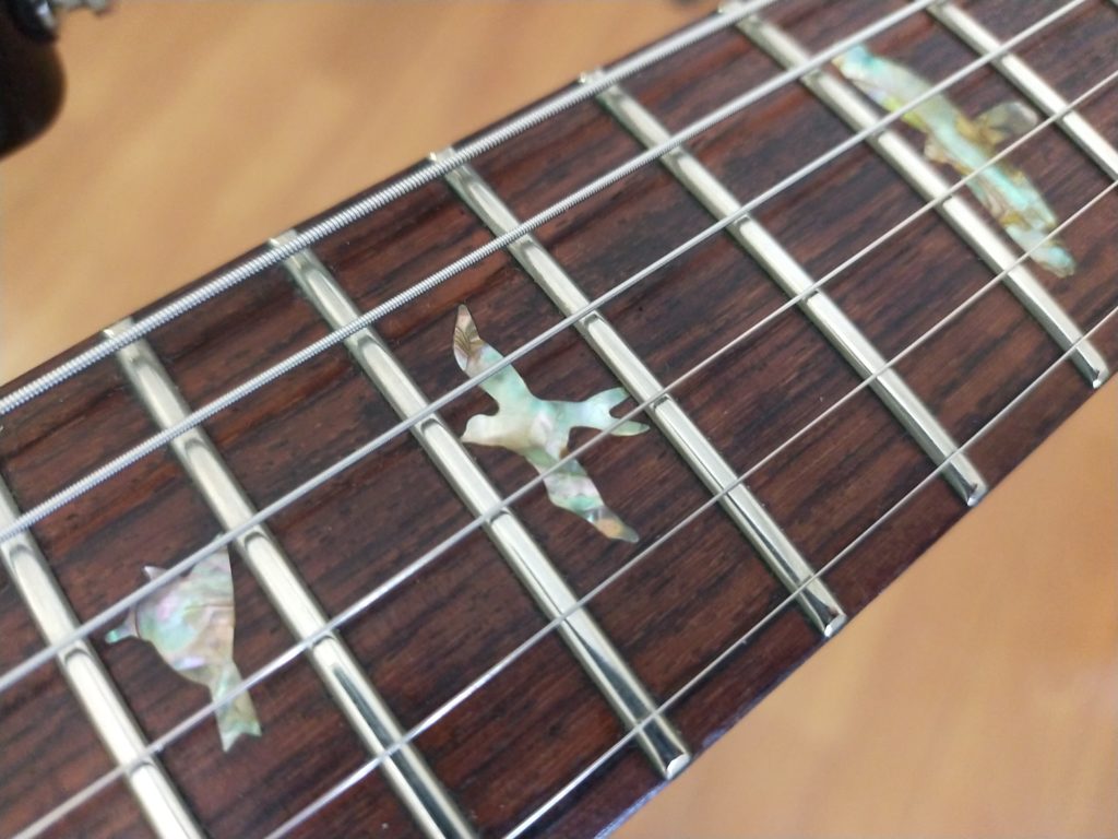 アコースティックギター 鳥のインレイ付き GibsonアコースティックギターHummingbird特集